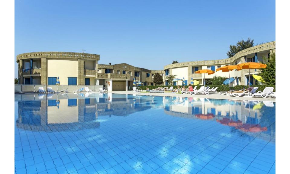 Residence GIRASOLI: Schwimmbecken