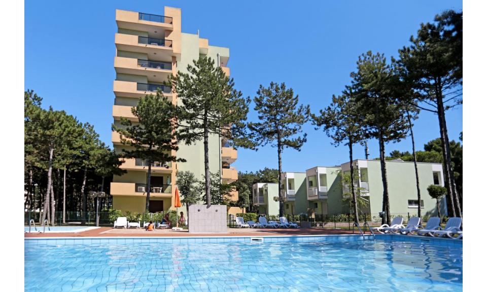 appartamenti CASTELLO: esterno con piscina