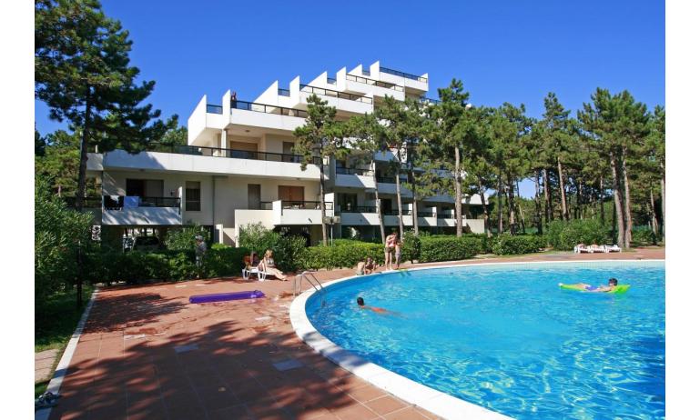 appartamenti CAMPIELLO: esterno con piscina