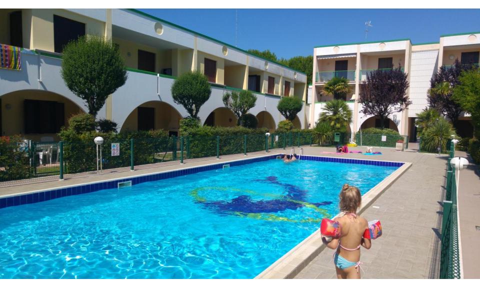 residence LIA: piscina