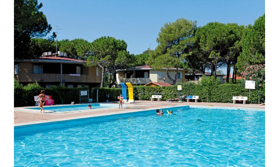 villaggio TIVOLI: external view with pool