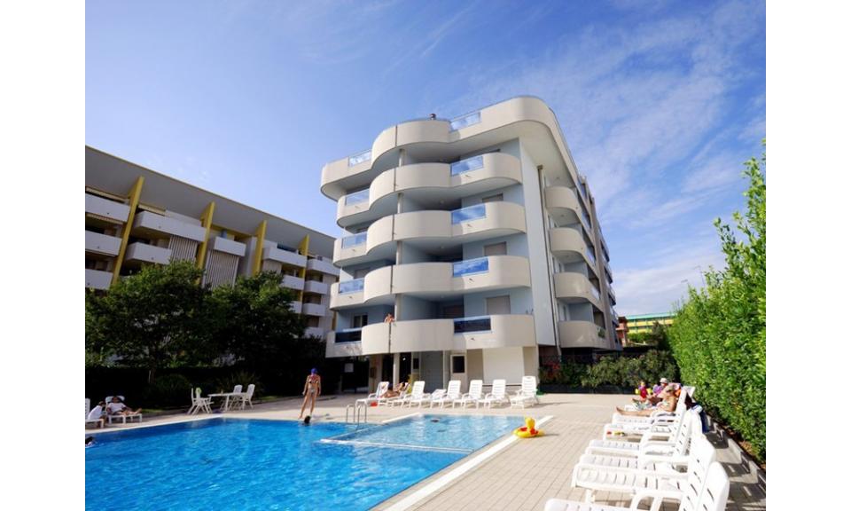 residence EUROSTAR: esterno con piscina