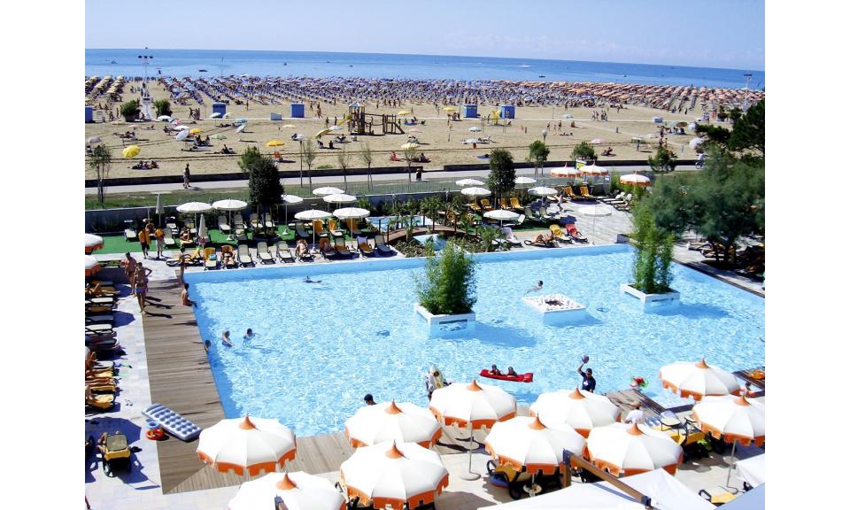 hotel BIBIONE PALACE: piscina