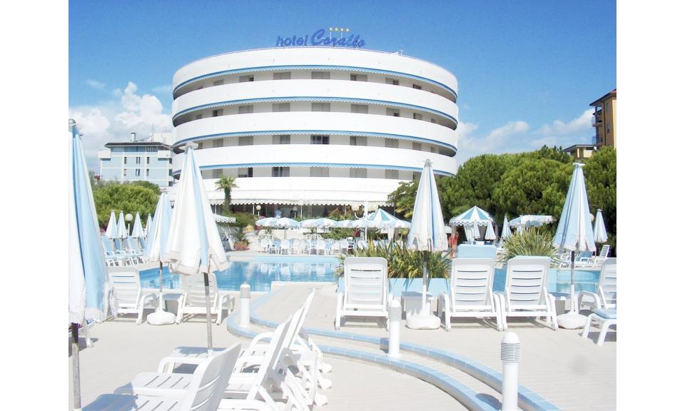 hotel CORALLO: esterno con piscina