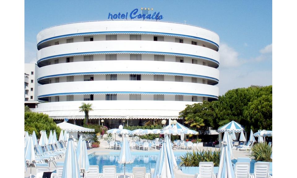 hotel CORALLO: external view with pool