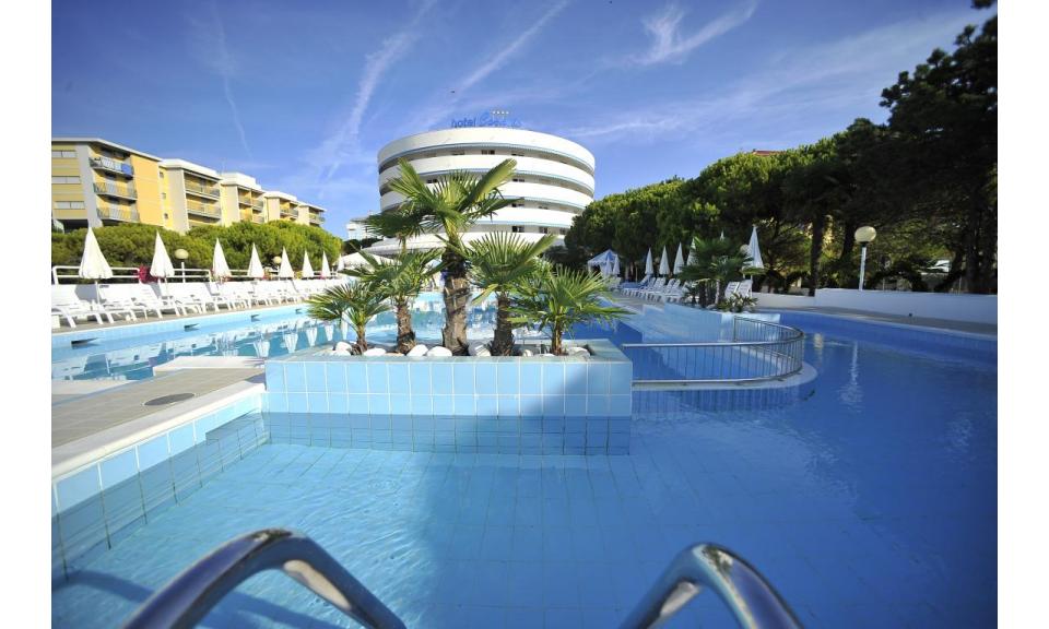 hôtel CORALLO: piscine