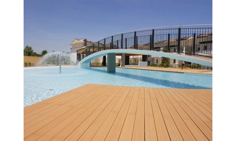 residence EVANIKE: piscina con idromassaggio