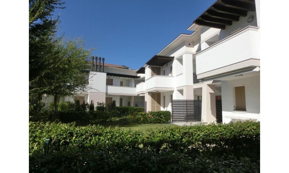 residence EVANIKE: exterior of small villa (example)