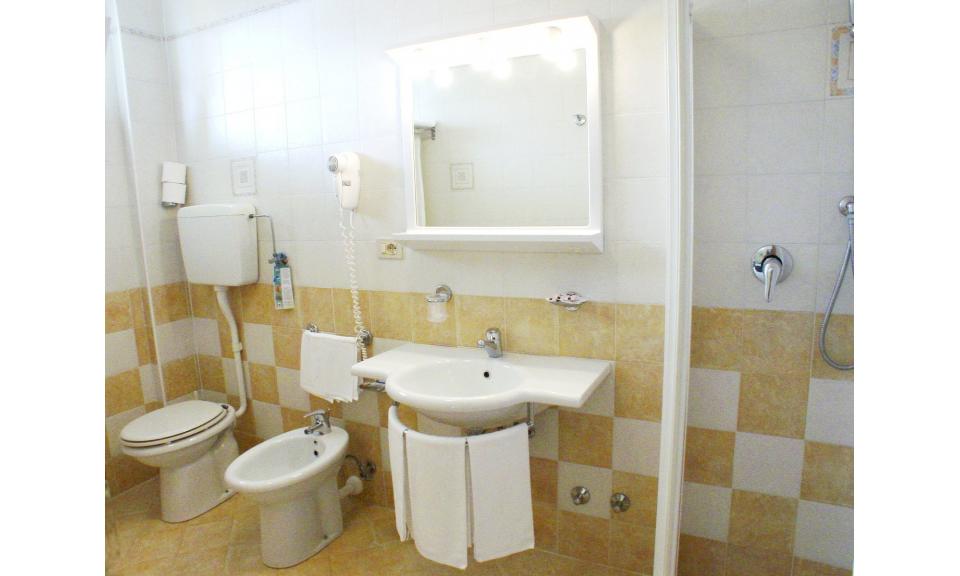 hotel BELLEVUE: bagno (esempio)