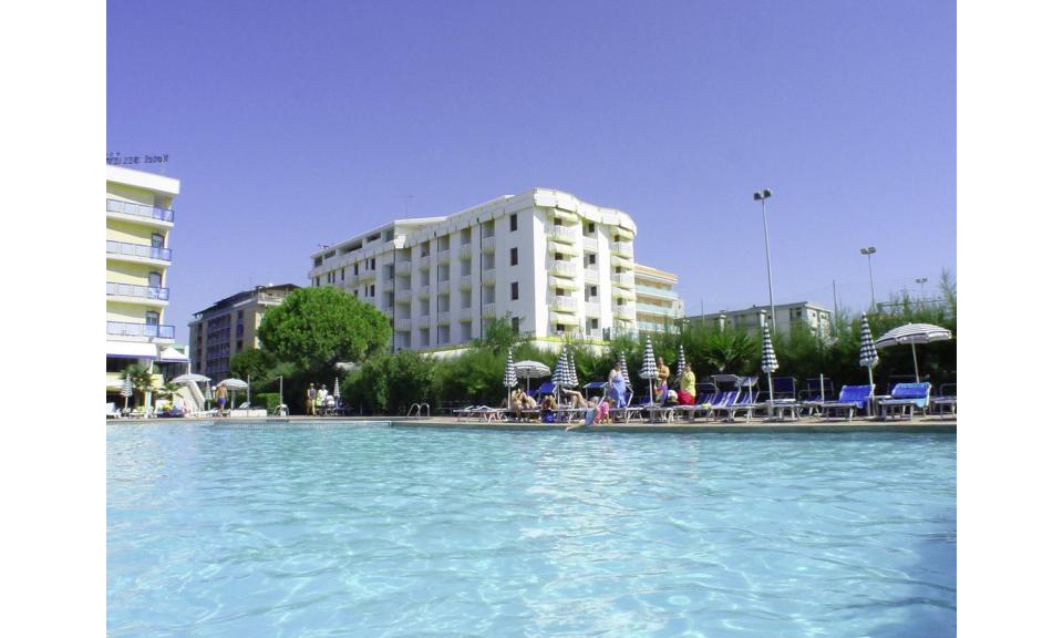 hotel EXCELSIOR: piscina