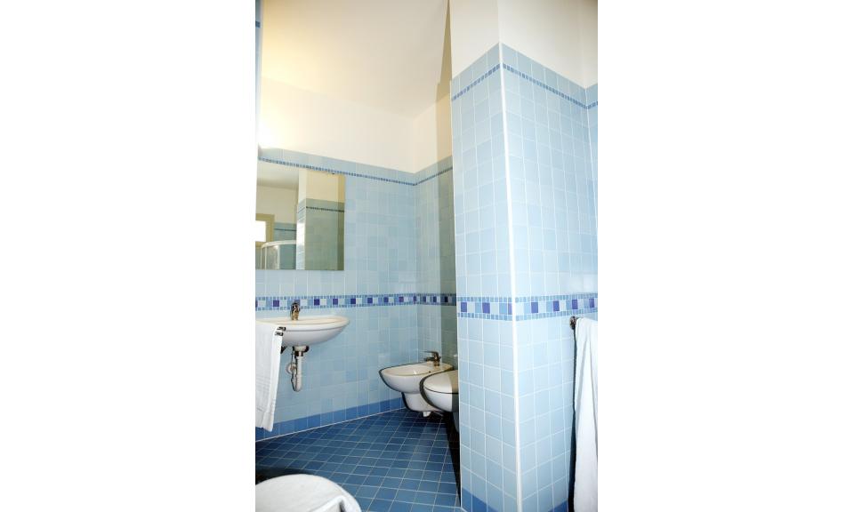 hôtel GRAN VENERE BEACH: salle de bain (exemple)