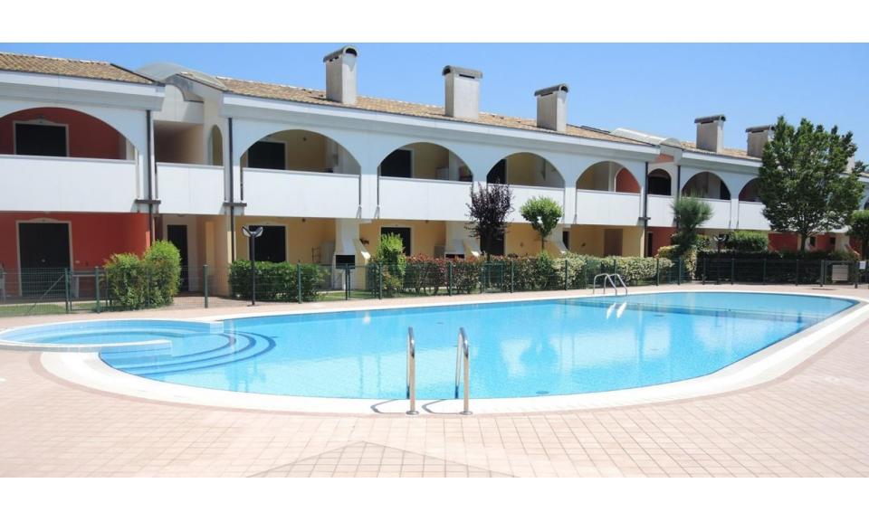 residence LEOPARDI: piscina