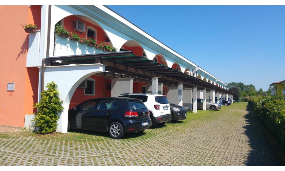 Residence LEOPARDI: Parkplatz (Beispiel)