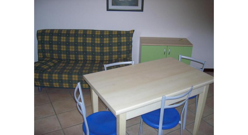 residence GIRASOLI: B5 - divano letto doppio (esempio)