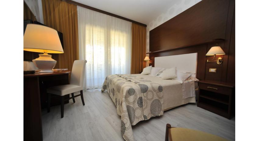 hôtel CORALLO: Comfort - chambre à coucher (exemple)