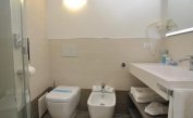 hôtel CORALLO: Superior - salle de bain avec cabine de douche (exemple)