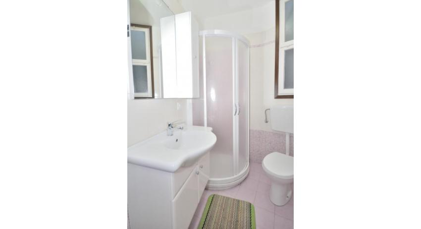 Ferienwohnungen VILLAGGIO TIVOLI: A4 - renoviertes Badezimmer (Beispiel)