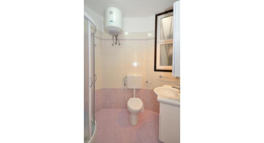 appartamenti VILLAGGIO TIVOLI: B5 - bagno (esempio)
