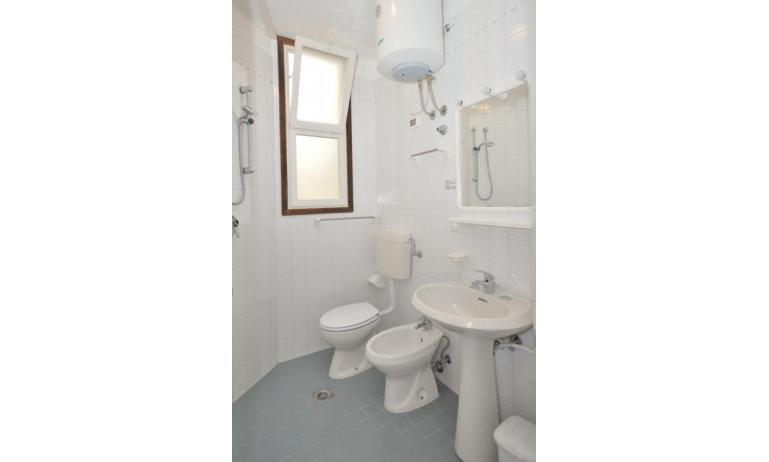 appartamenti VILLAGGIO TIVOLI: C6 - bagno (esempio)