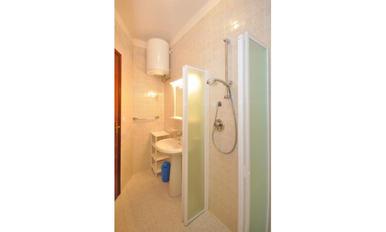 appartamenti VILLAGGIO TIVOLI: C7 - bagno (esempio)