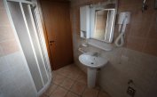 résidence GIRASOLI: C7 - salle de bain avec cabine de douche (exemple)
