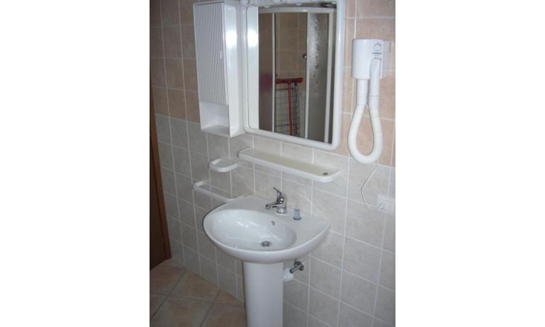 residence GIRASOLI: C7 - bathroom (example)