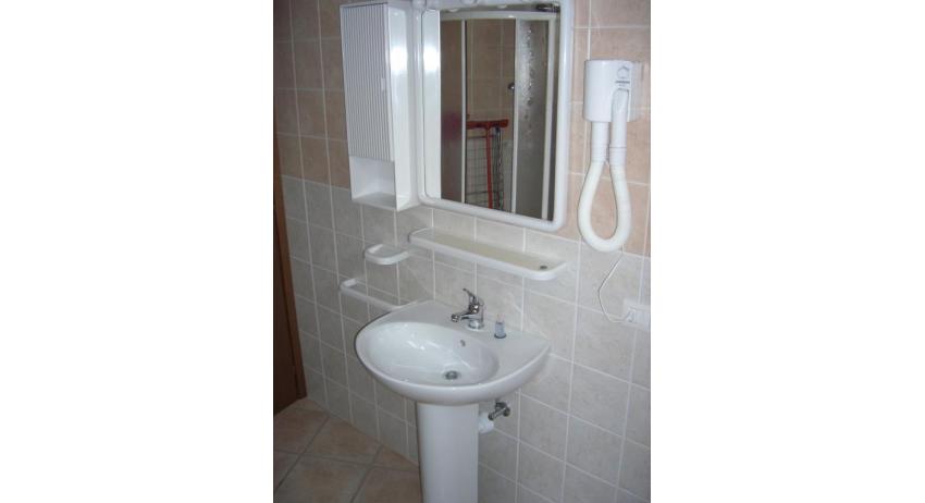residence GIRASOLI: C7 - bagno (esempio)