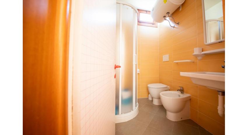 appartament CASTELLO: B4 - salle de bain avec cabine de douche (exemple)