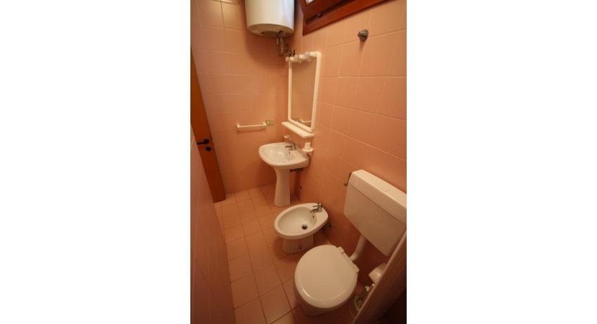 apartments CAMPIELLO: C6/R - bathroom (example)