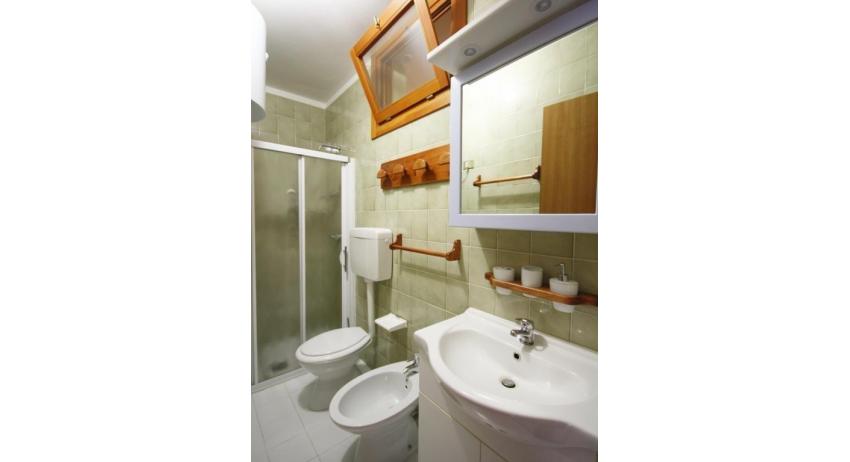 Residence ITACA: B6* - Badezimmer mit Duschkabine (Beispiel)