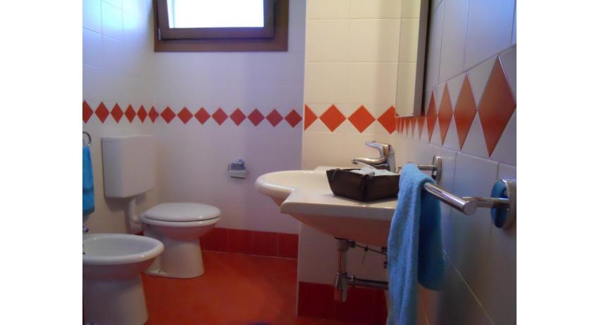 residence TULIPANO: B5 - bathroom (example)
