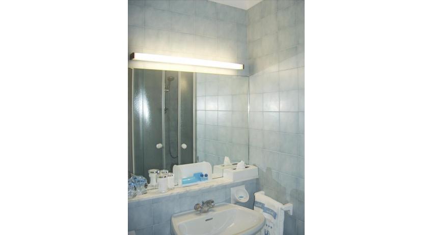 hôtel CORALLO: Classic - salle de bain (exemple)