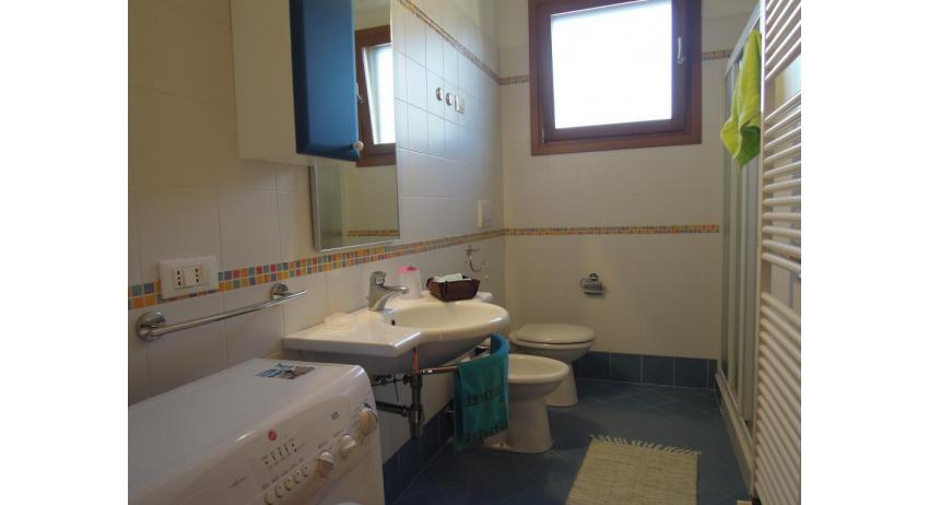 résidence TULIPANO: C6 - salle de bain avec lave-linge (exemple)