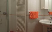Residence TULIPANO: C6 - Badezimmer mit Duschkabine (Beispiel)