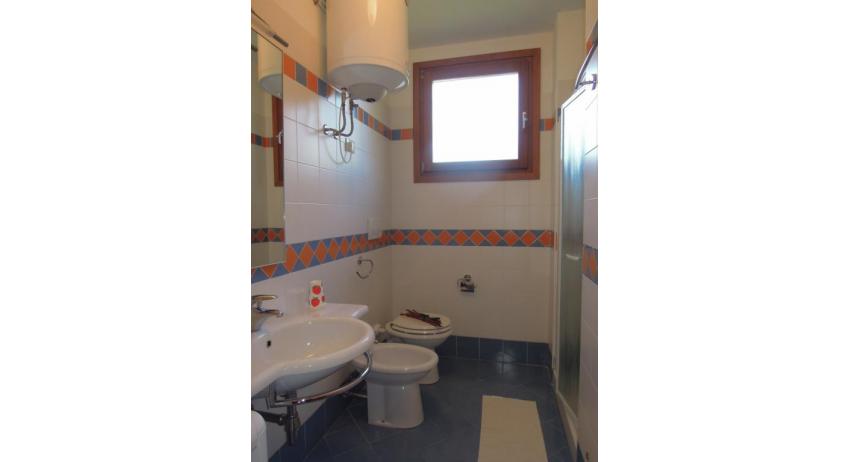 Residence TULIPANO: D8 - Badezimmer mit Duschkabine (Beispiel)