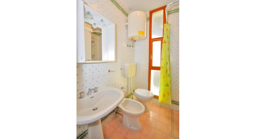 Residence SPORTING: C6 - Badezimmer mit Duschvorhang (Beispiel)