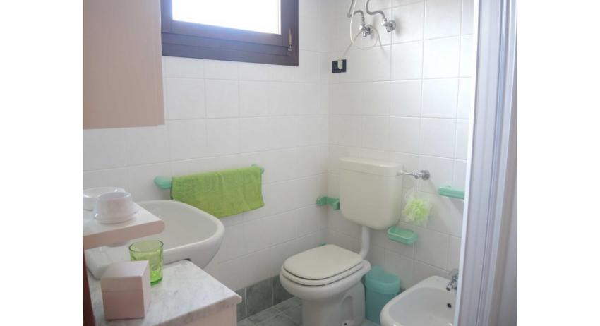 résidence LIA: D7* - salle de bain avec cabine de douche (exemple)