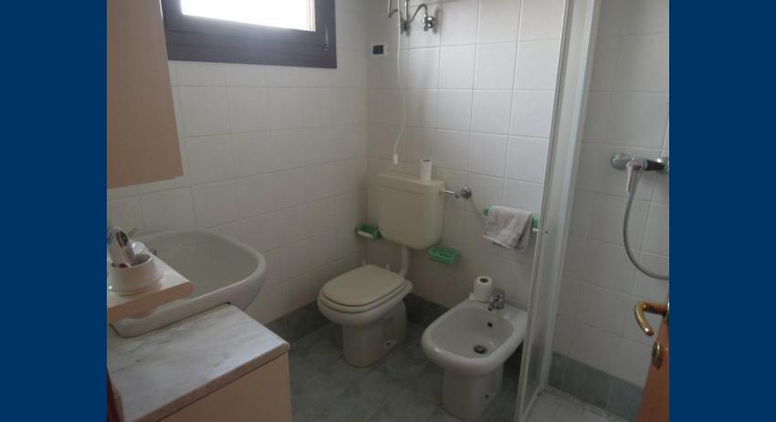 D7* - Badezimmer mit Duschkabine (Beispiel)