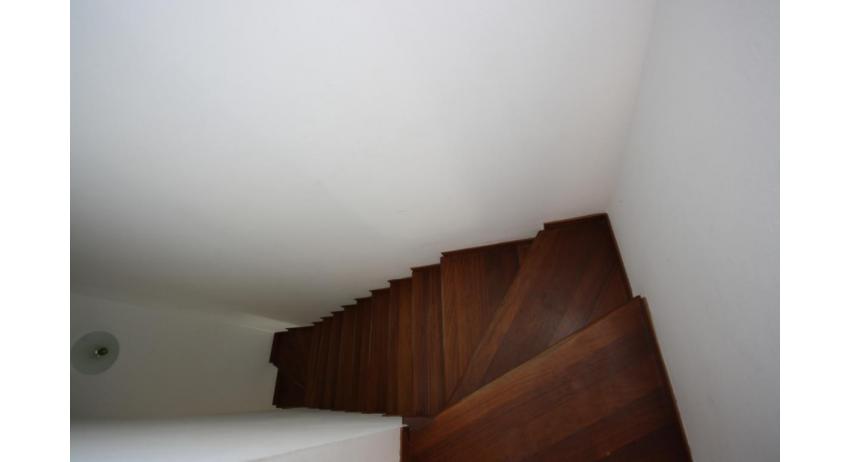 résidence LIA: D7* - escaliers internes (exemple)