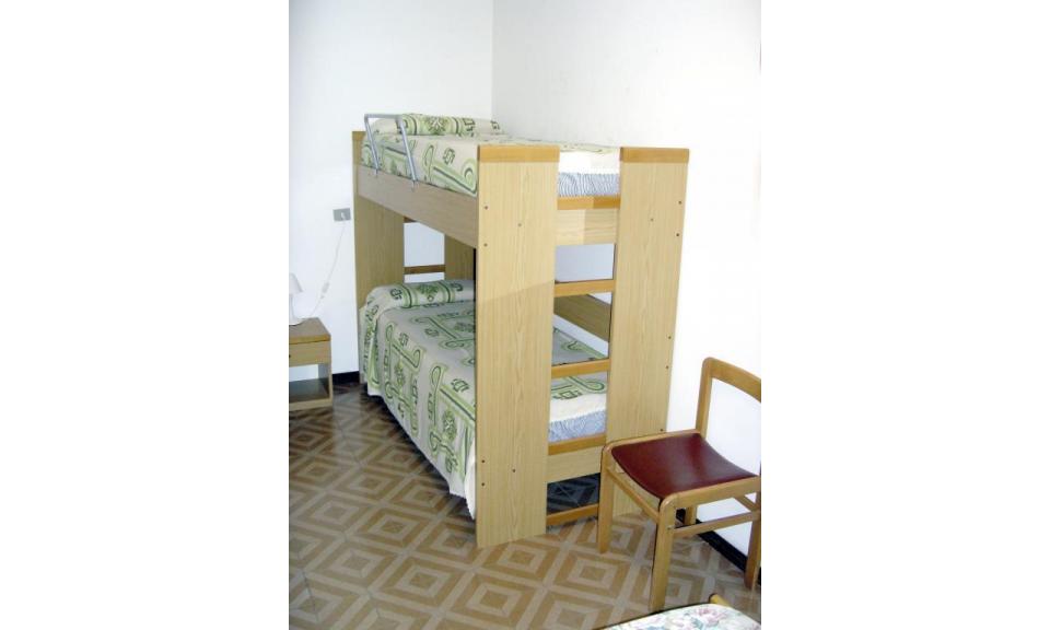 villaggio TIVOLI: B5/1 - bedroom with bunk bed (example)