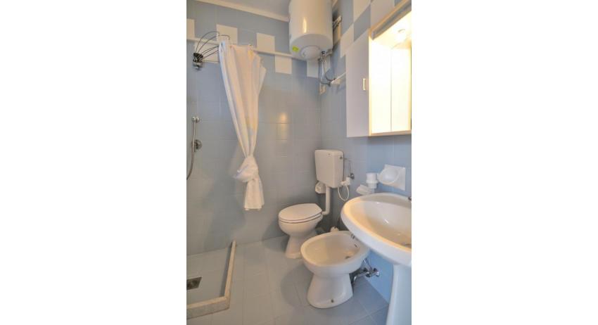 Residence LUXOR: B4 - Badezimmer mit Duschvorhang (Beispiel)
