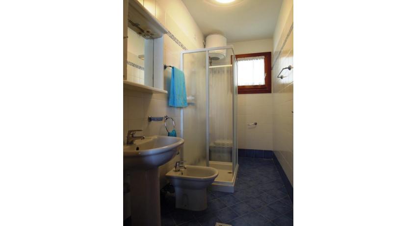 Residence LEOPARDI: B5/1* - Badezimmer mit Duschkabine (Beispiel)