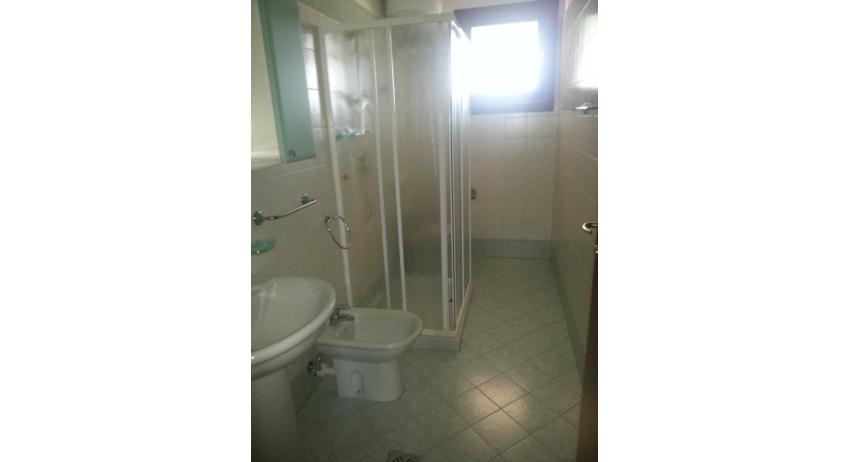 résidence LEOPARDI: B5/1* - salle de bain avec cabine de douche (exemple)
