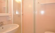 Residence LUXOR: B5 - Badezimmer mit Duschkabine (Beispiel)
