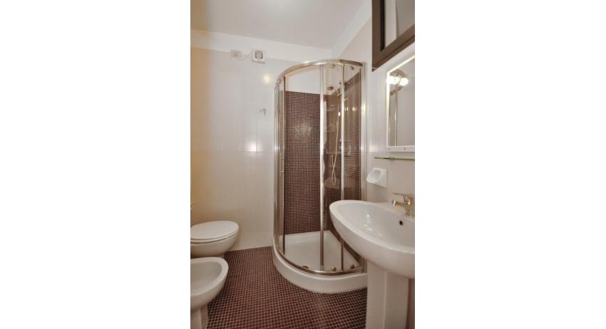 Residence LUXOR: B5/S - Badezimmer mit Duschkabine (Beispiel)