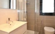 résidence LUXOR: C6/F - salle de bain avec cabine de douche (exemple)