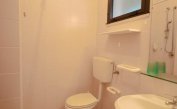 résidence LUXOR: C6/F - salle de bain avec rideau de douche (exemple)