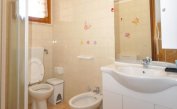 village WHITE STAR: C6 - salle de bain avec cabine de douche (exemple)