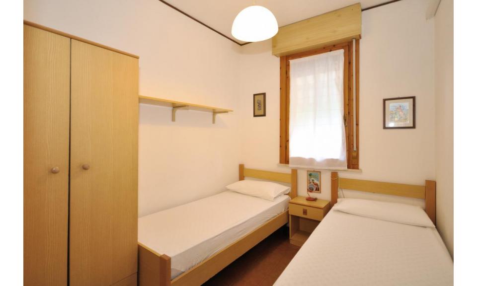 village WHITE STAR: C6 - chambre avec deux lits (exemple)