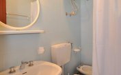 apartments CAVALLINO: A3 - bathroom with shower-curtain (example)